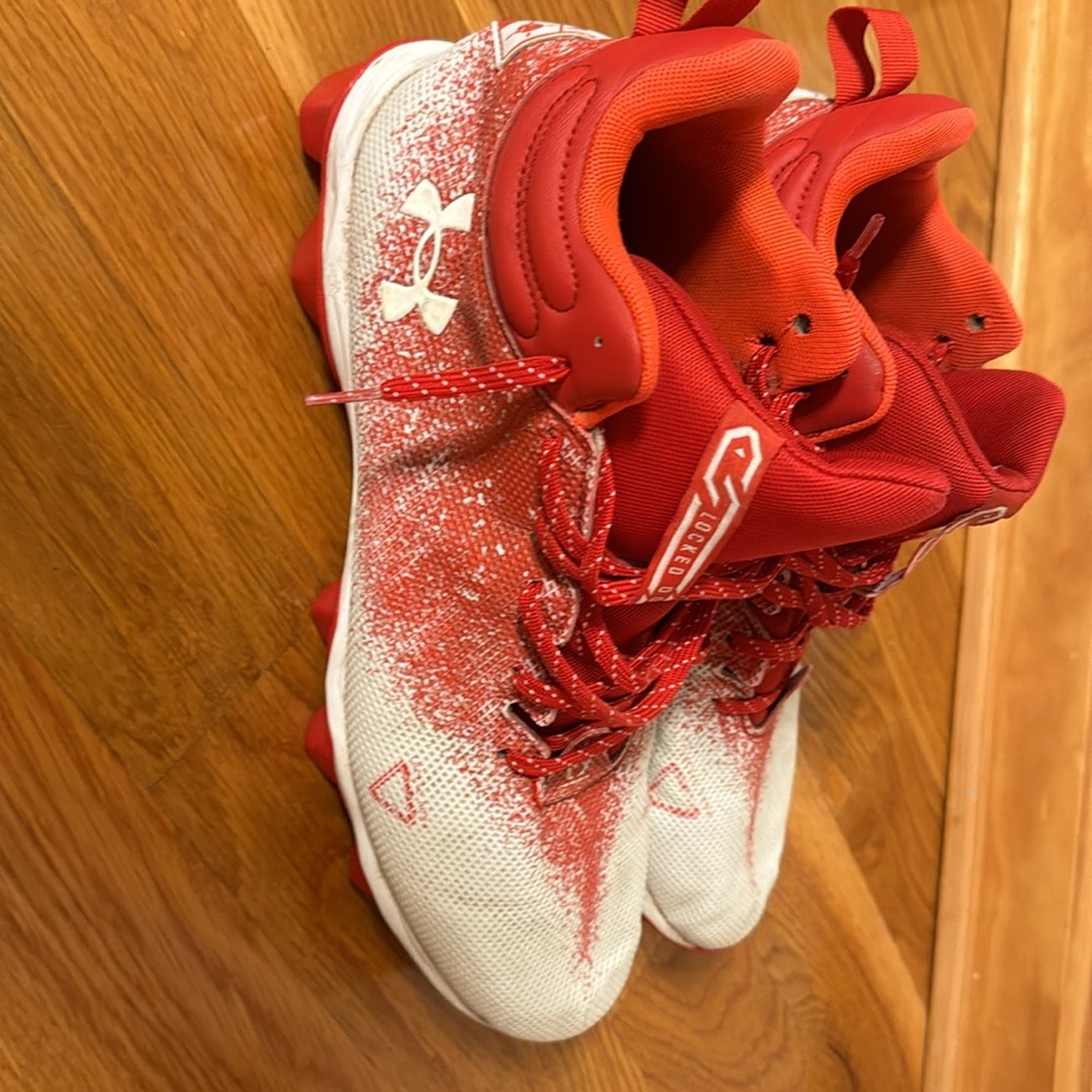 Men’s boys under Armour, football shoes, cleats, red, and white locked down - Picture 5 of 7